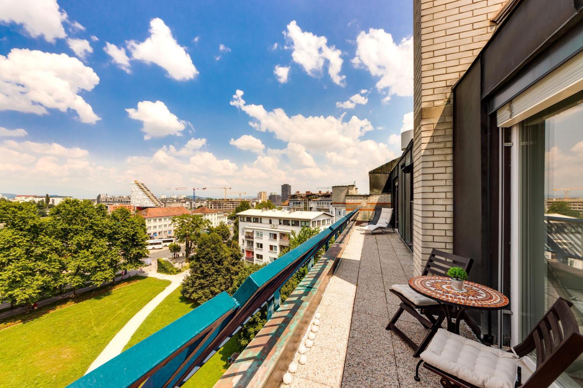 Luxe Penthouse With A Castle View Ljubljana Luaran gambar
